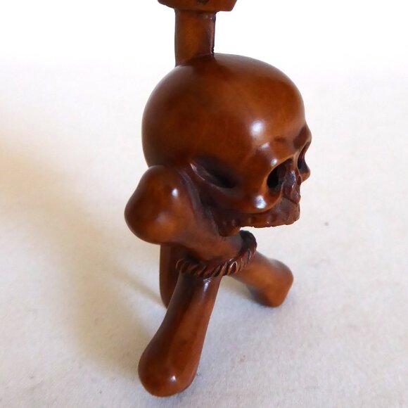 VINTAGE SIGNED JAPAN JAPANESE HAND CARVED WOOD NETSUKE SKULL SWORD - Picture 3 of 14